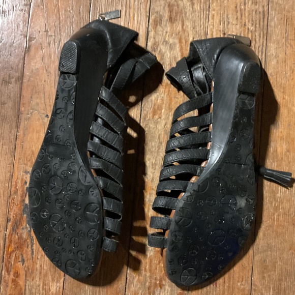 Peace Sandals - Picture 2 of 3